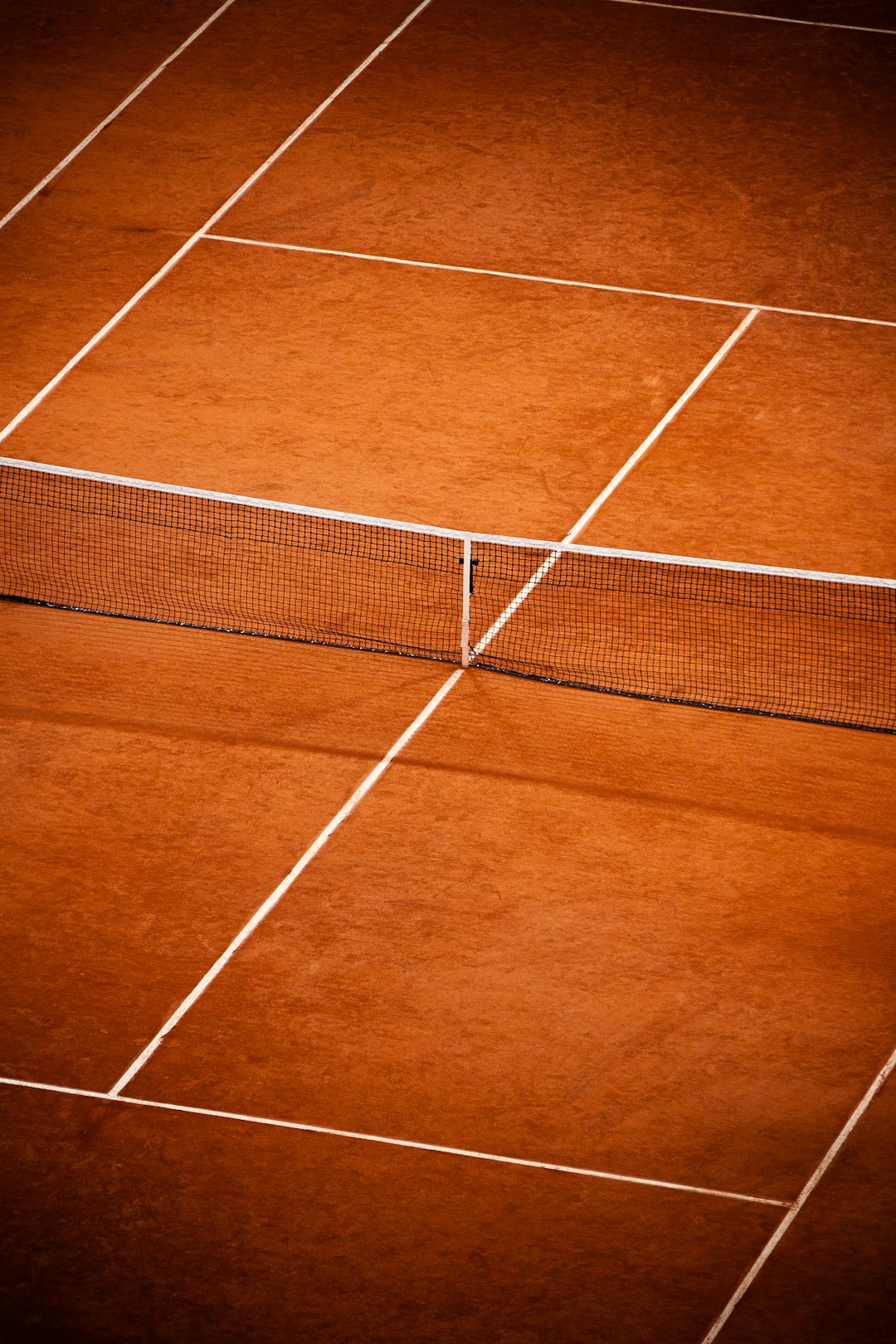 Clay Tennis Court With Net And Lines Fkiiobfc10i
